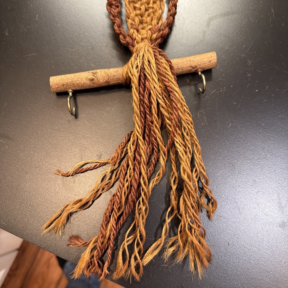 Vintage Owl Key Holder 1970's Boho Macrame Wall Hanging Decor Driftwood 21" - Picture 7 of 9